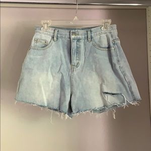 Light wash mom shorts